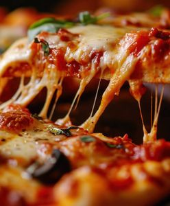 Pizza z patelni robi prawdziwą furorę. Jak ją przyrządzić? To banalnie proste