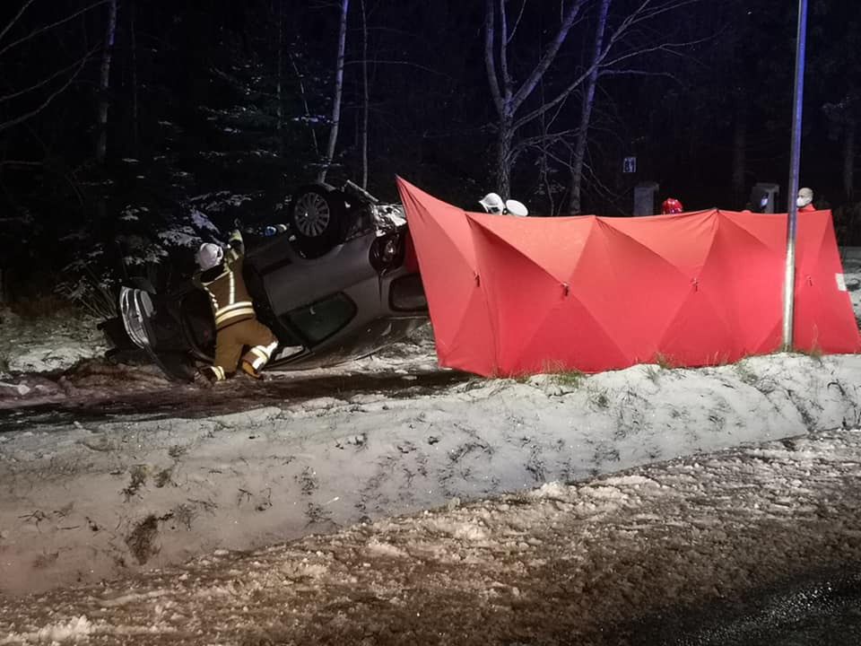 Mazowieckie. Śmiertelny wypadek pod Warszawą. Auto dachowało