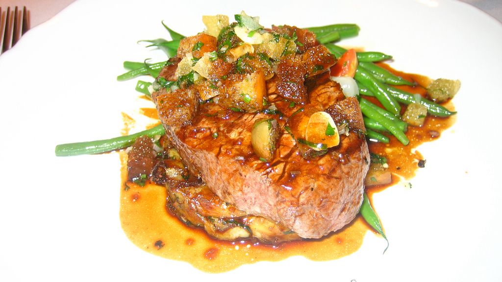 Grillowana polędwiczka wołowa bez kości (mięso i tłuszcz)