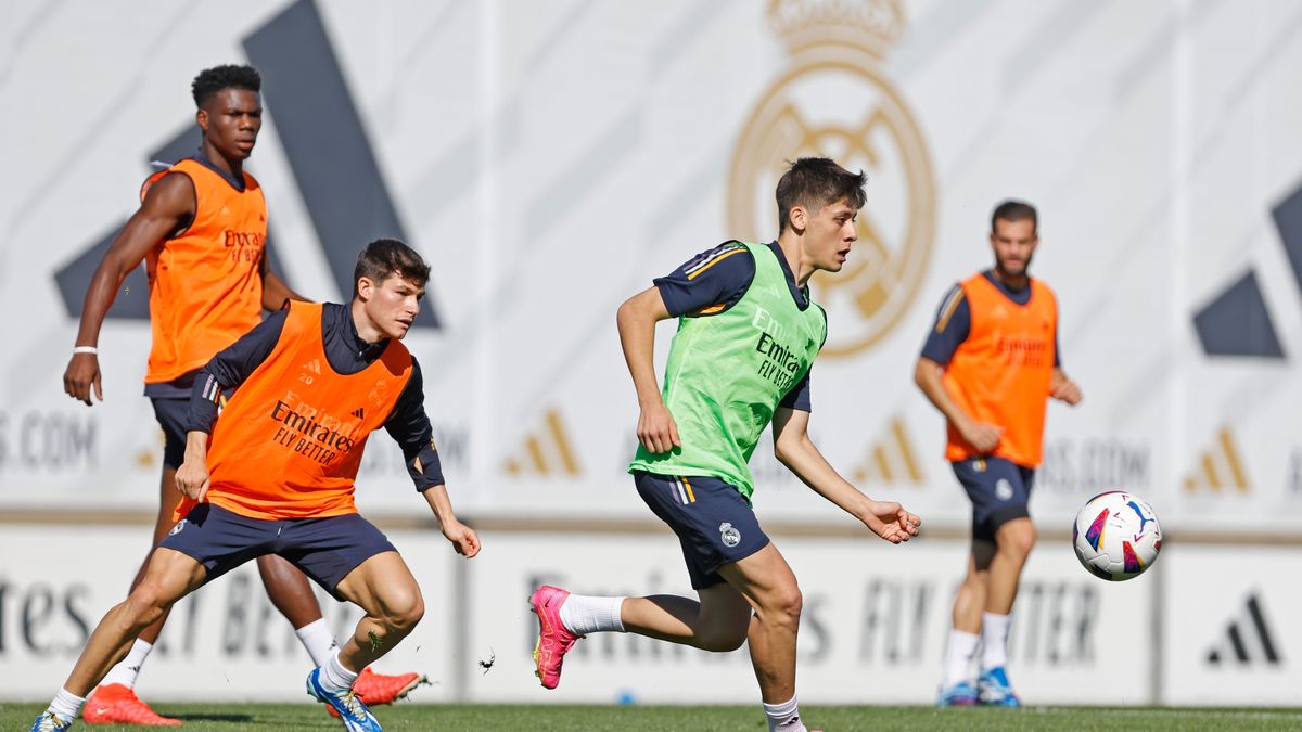 Zdjęcie okładkowe artykułu: Getty Images / Pedro Castillo/Real Madrid / Na zdjęciu: Arda Guler (przy piłce) na treningu Realu Madryt