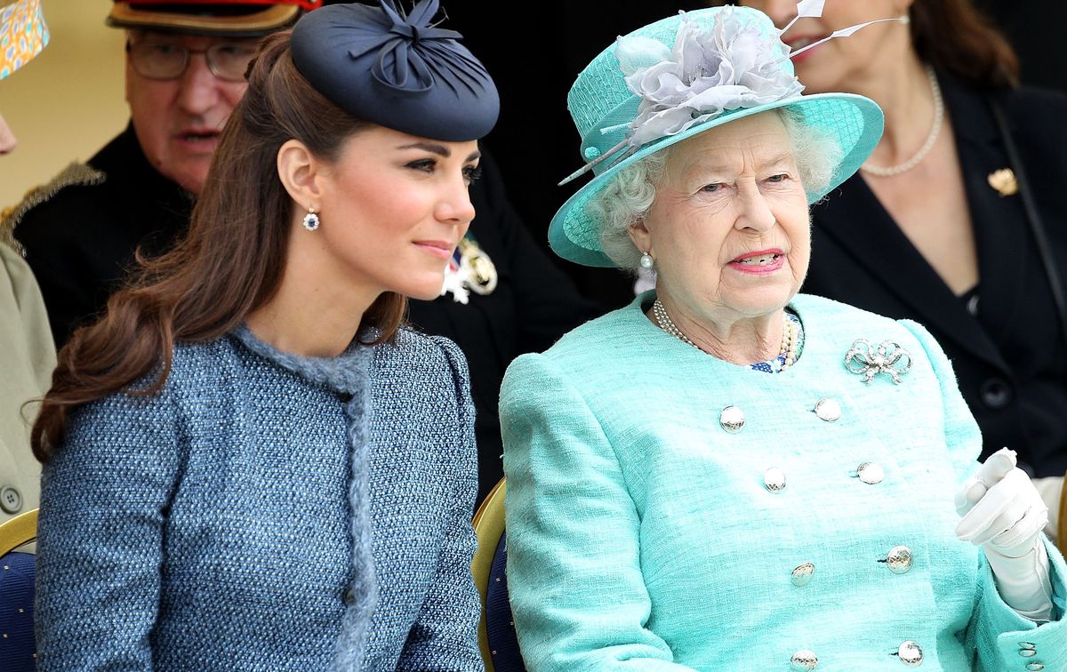 Tabloid donosi, że księżna Kate i królowa Elżbieta spotkały się, by ratować monarchię