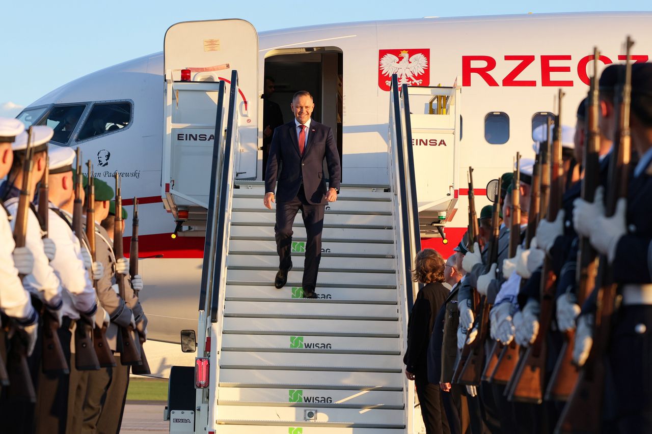 "Wyraz porażki Niemiec". Prasa o "rachunku", z którym przybył Nawrocki