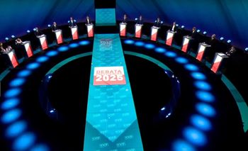 Obietnice kandydatów podczas debaty. Reforma NFZ i obniżenie cen kredytów