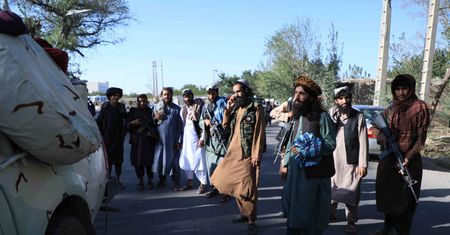 Afganistan upada. Płk Makowski: "Świat chętnie zapomni o talibach"