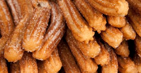 Tłusty czwartek inaczej. Hiszpańskie churros z trzech składników