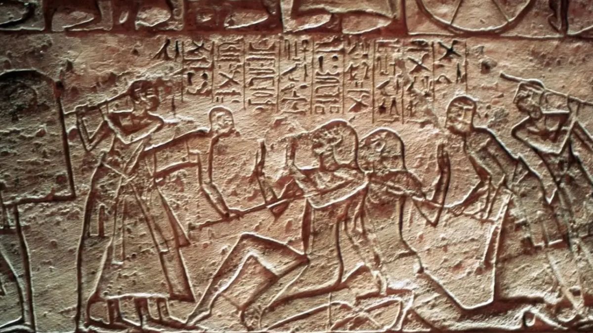 Historycy studzą emocje ws. papirusu egipskiego.