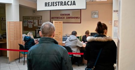 Bezrobocie w Polsce wciąż się kurczy. GUS pokazuje liczby