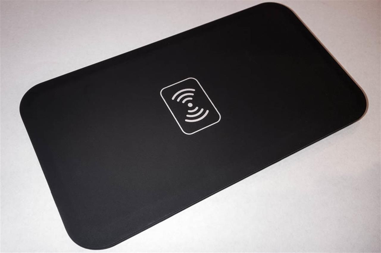 Bezprzewodowa, niedroga ładowarka do smartfonów - produkt idealny?