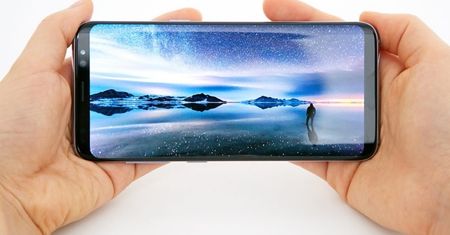 Wirtualny przycisk nie wypali ekranu Galaxy S8. Jak Samsung to zrobił?