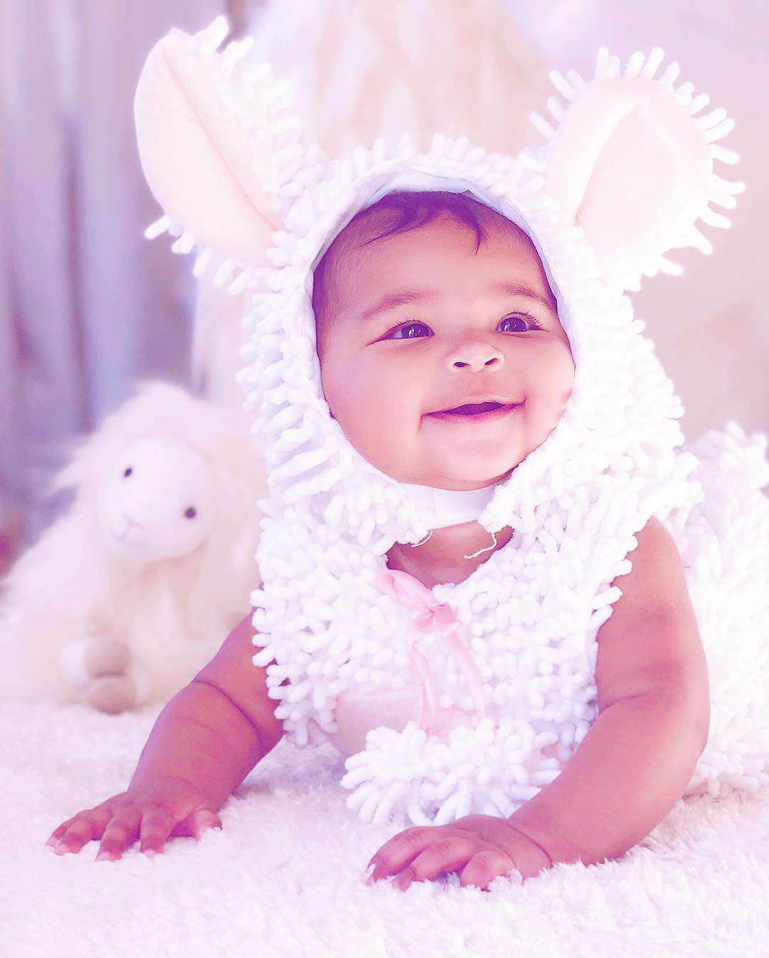 Khloe Kardashian przebrała True Thompson w pięć różnych kostiumów na Halloween 2018