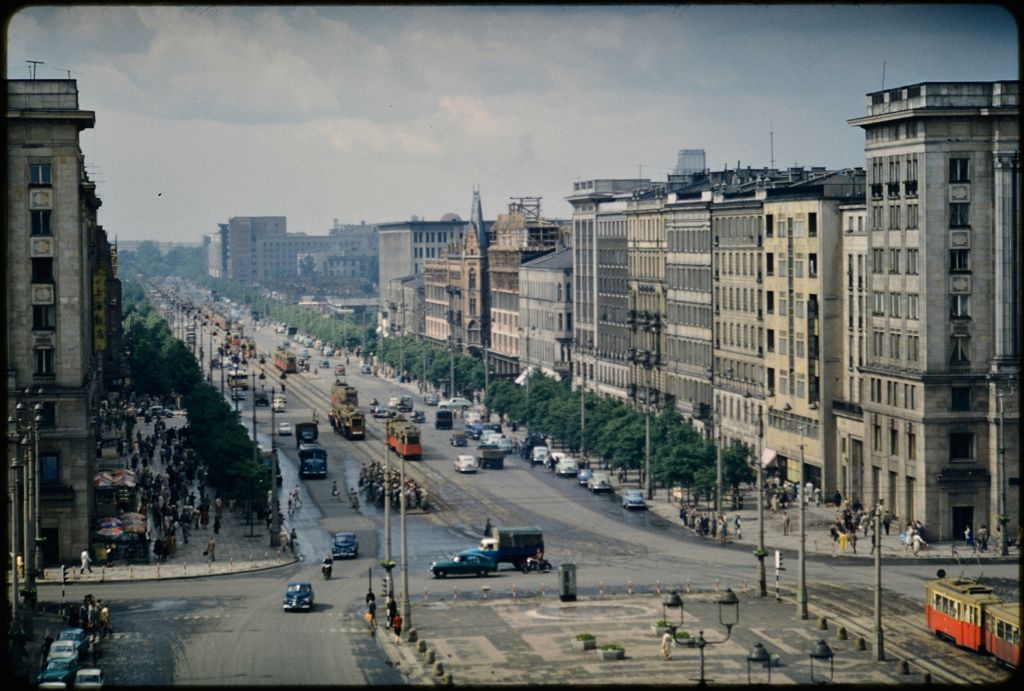 Nostalgiczna Warszawa lat 50. na nieznanych, kolorowych zdjęciach profesora z USA 13