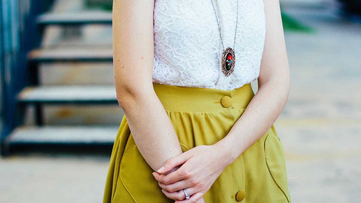 Bluzka lub koszula odpowiednio dobrana do sylwetki pozwoli ukryć mankamenty i podkreślić atuty kobiecego ciała