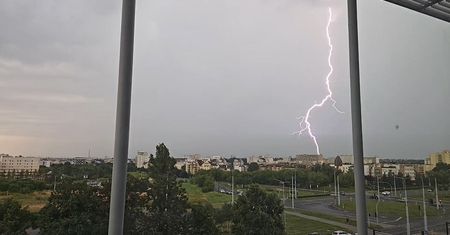 Ale uderzenia! Zobacz nagranie burzy nad Lublinem