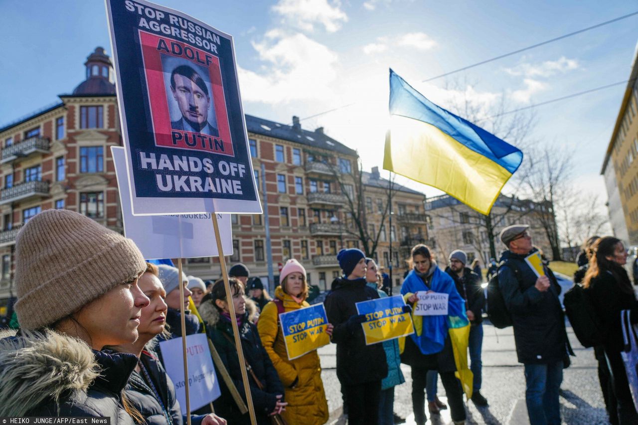 Antyrosyjska manifestacja w Oslo zaraz po napaści wojsk Putina na Ukrainę. 