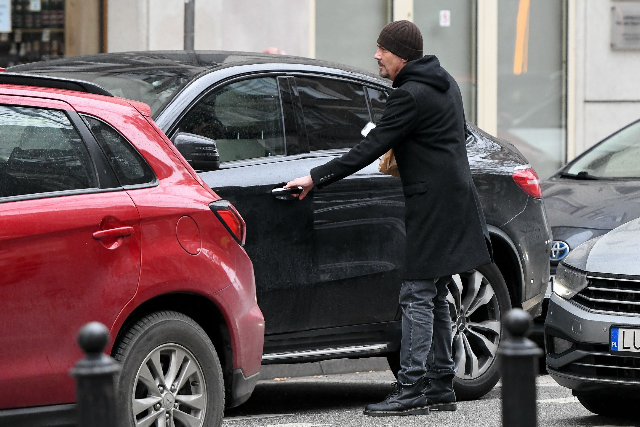 Krzysztof Ibisz parkuje na zakazie