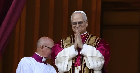 Ile zarabia papież Leon XIV? Watykańska posługa "all inclusive". Padły kwoty