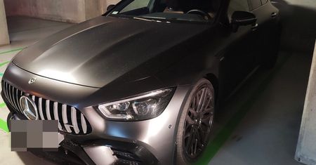 Policja odzyskała mercedesa wartego 450 tys. zł. Już wrócił do właściciela