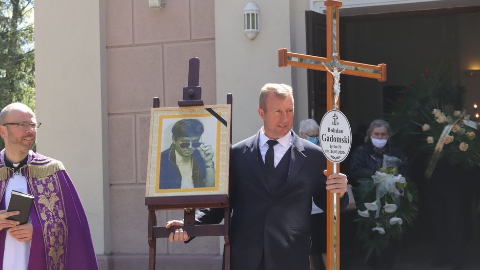 27-04-2020 LODZ .BOHDAN GADOMSKI ZYL 70 LAT POGRZEB NA CMENTARZU KOMUNALNYM DOLY W LODZI. ZNANY DZIENNIKARZ MUZYCZNY
FOT. GRZEGORZ GALASINSKI

DZIENNIK LODZKI/POLSKA PRESS *** Local Caption *** POGRZEB GADOMSKI BOHDAN