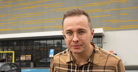 Zobaczył reklamę Biedronki. Kupił dokładnie te same produkty