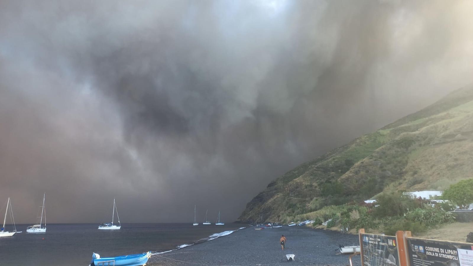 Po erupcji na Stromboli były chmury dymu