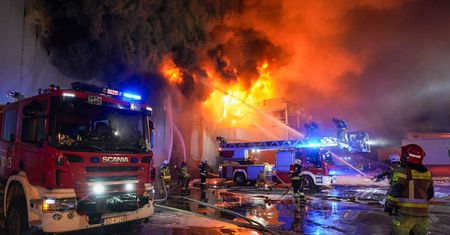 Pożar zakładów mięsnych w Sosnowcu. Ewakuowano kilkudziesięciu pracowników