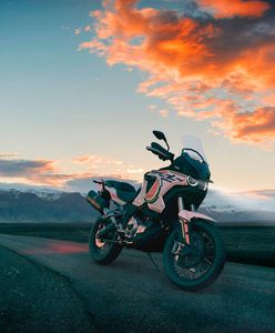 Klienci ustawiają się w kolejce po Lucky Explorera. MV Agusta chwali się wynikiem