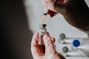 Szczepionka chroni także mężczyzn. Ryzyko raka spada o 46 proc.