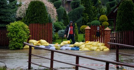 Pogoda. Nawałnice i burze w pobliżu Jasła. Woda porwała mężczyznę