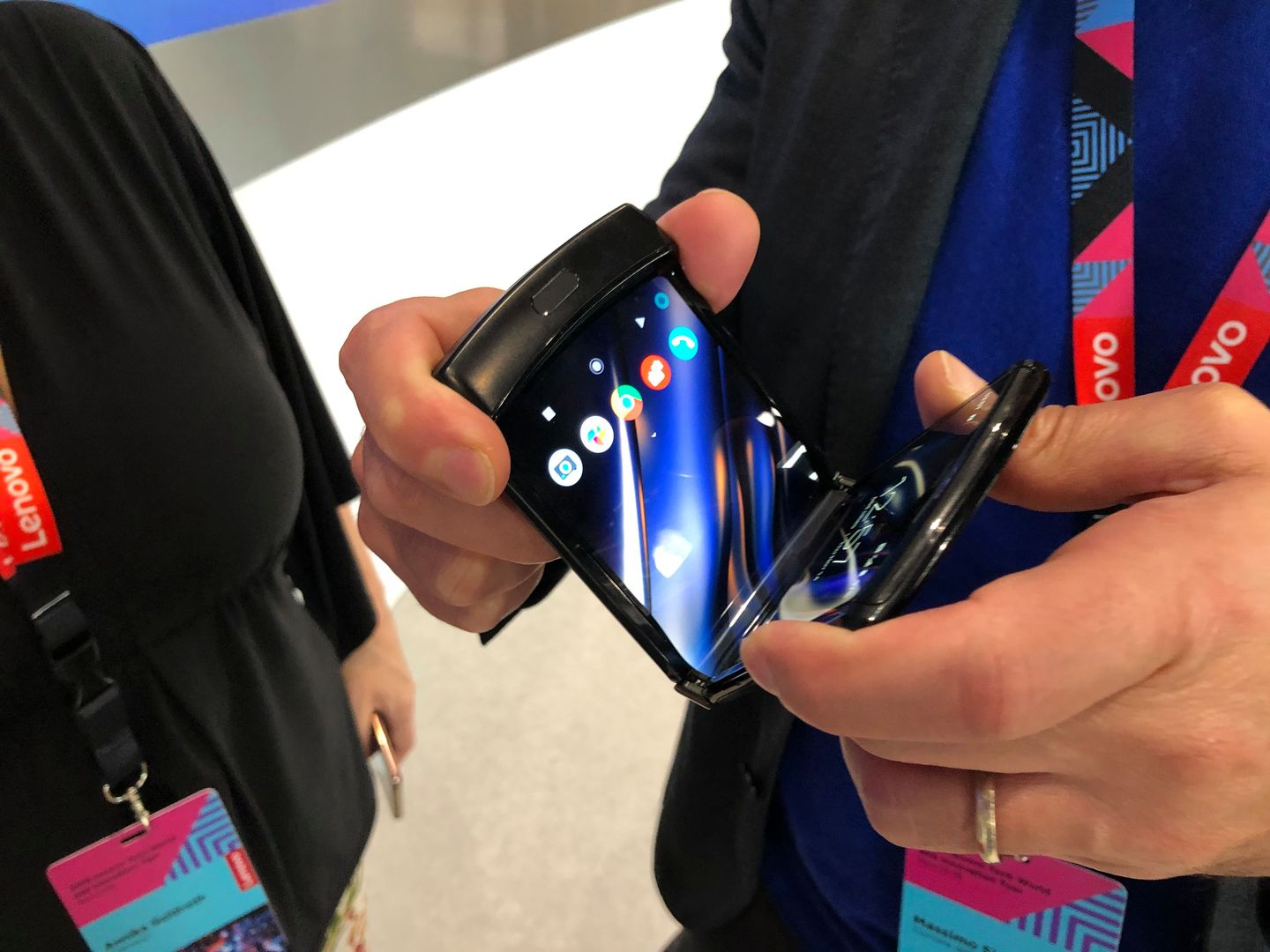 Motorola razr oficjalnie. Widzieliśmy nową klapkę ze składanym ekranem 5