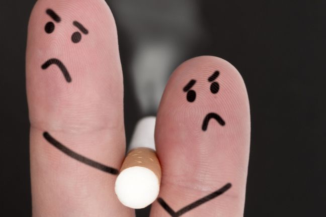 Kobiety i mężczyźni sięgają po paczkę papierosów z innych powodów – mężczyźni uzależniają się od nikotyny, a kobiety od ceremonii palenia