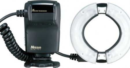 Pierścieniowa lampa błyskowa Nissin MF18 na Photokina 2010