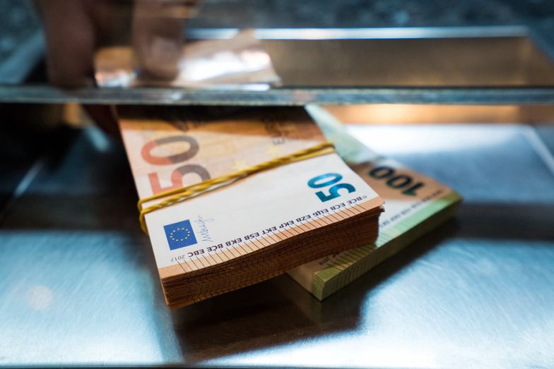 Kursy walut NBP 08.02.2020 Poniedziałkowy kurs euro, funta, dolara i franka szwajcarskiego