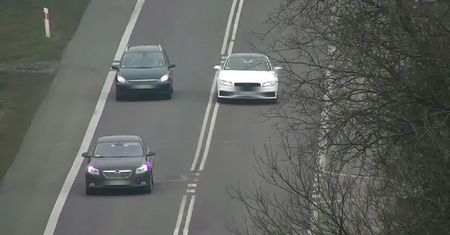 Linia podwójna ciągła nie oznacza zakazu wyprzedzania. Wyjaśniamy
