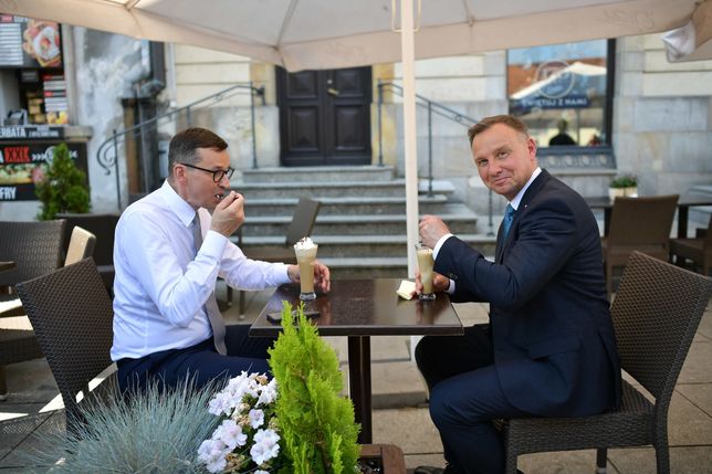 Andrzej Duda i Mateusz Morawiecki na lodach