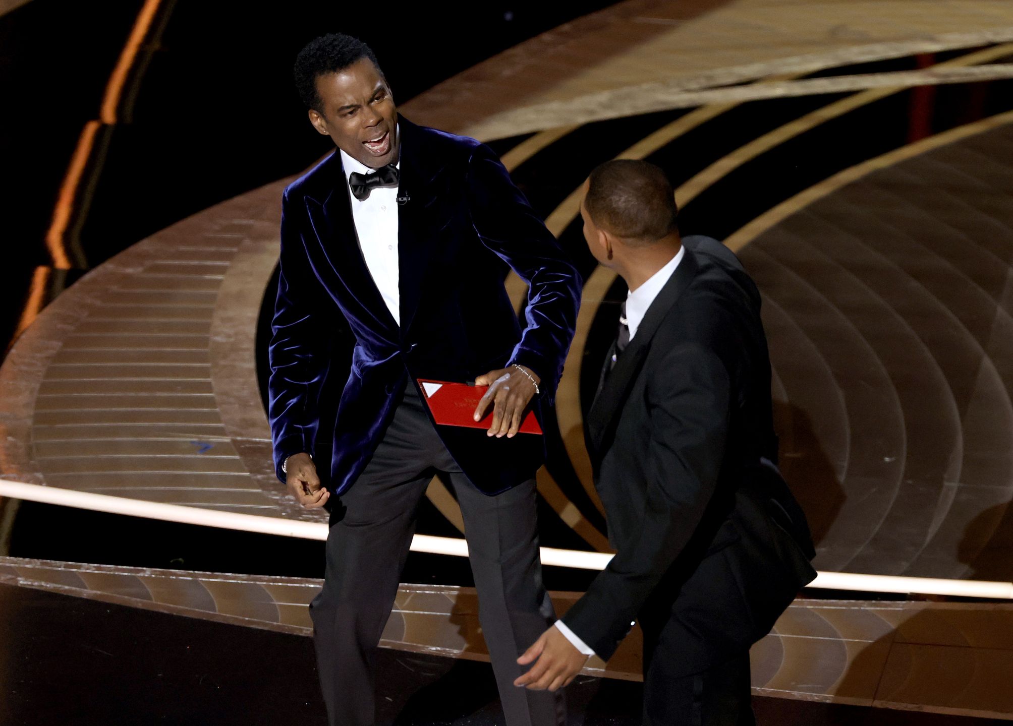 94th Annual Academy Awards - ShowHOLLYWOOD, CALIFORNIA - MARCH 27: (L-R) Chris Rock and Will Smith are seen onstage during the 94th Annual Academy Awards at Dolby Theatre on March 27, 2022 in Hollywood, California. (Photo by Neilson Barnard/Getty Images)Neilson Barnardoscars, bestof, topix