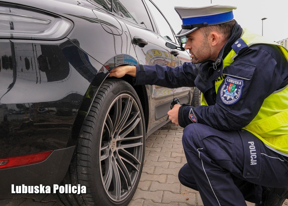 Co policjant może wyczytać z opon? Wystarczy, że spojrzy na napis