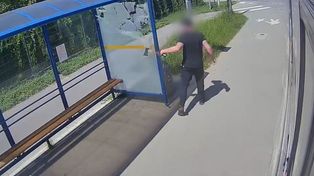 Starachowice: Nabuzowany mężczyzna z siekierą zaatakował przystanek