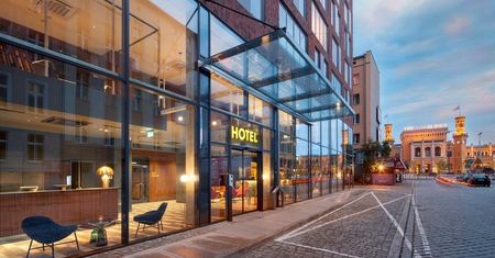 Spór o wrocławski hotel. Właściciele pokoi walczą z dzierżawcą obiektu, który chce sprzedać parter na poczet długów