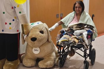 Po tym jak pies polizał jej ranę, doszło do sepsy. Kobieta straciła obie nogi i dłonie