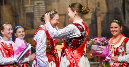 Górale z Podhala wybrali miss. Musiała prać koszule i grabić siano