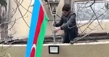 Katastrofa lotnicza w Kazachstanie. Oto co się dzieje przed domem pilota