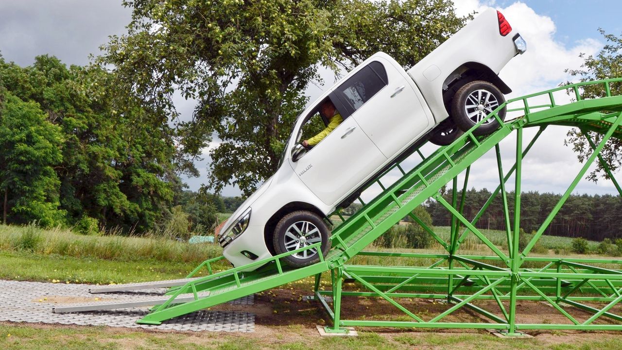 Znajomość podstawowych definicji opisujących terenową geometrię pozwala przede wszystkim na... podjęcie rozmowy z doświadczonymi offroadowcami przy ognisku.