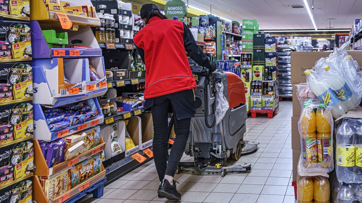Pracownicy sieci handlowych w Polsce mają dość. 