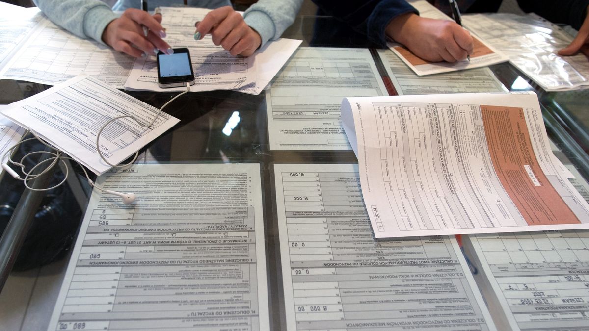 sk�adanie PIT-�w
Grzegorz Micha�owski
finanse, fiskus, formularz, formularze, ostatni dzie�, PIT, podatek podatki, roczne, rozliczenie, skarb�wka, sk�adanie, termin, urz�d skarbowy, zeznania podatkowe, zeznanie podatkowe, rozliczanie