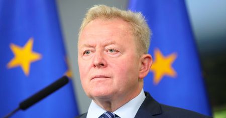 Rumunia traci cierpliwość do polskiego komisarza. W grę wchodzi radykalny krok