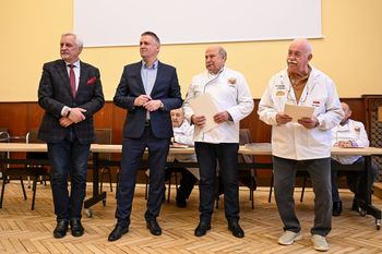 Poznań: To oni mogą sprzedawać rogale świętomarcińskie. Wytwórcy z certyfikatami