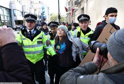 Greta Thunberg w rękach policji