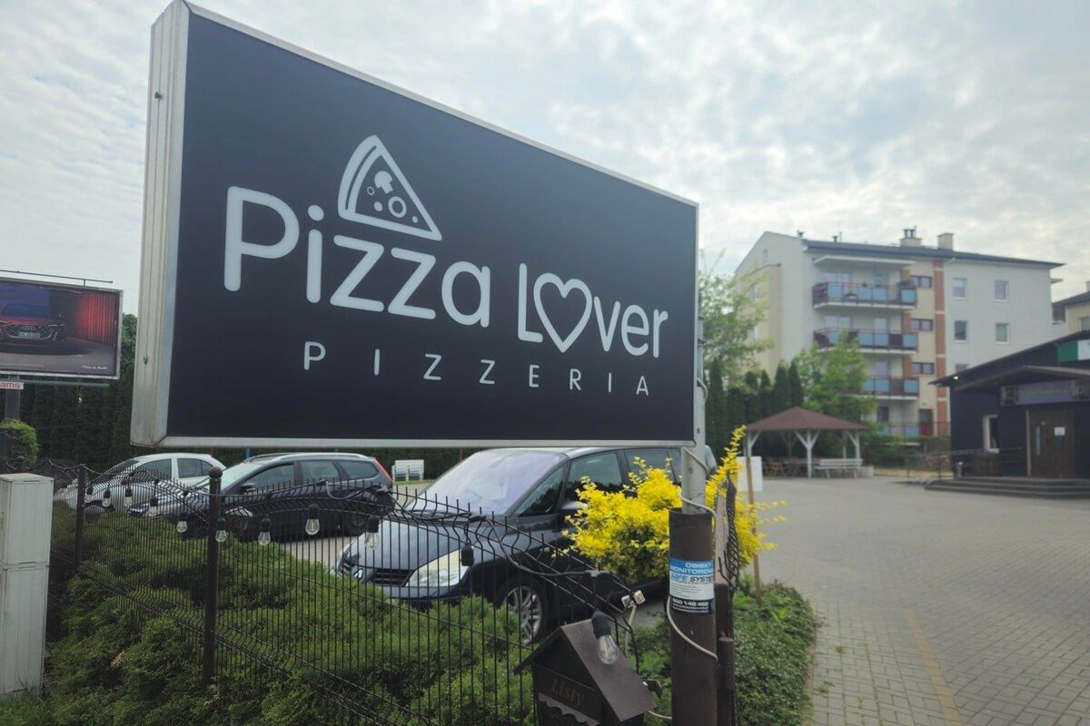 Stary szyld Pizza Lover