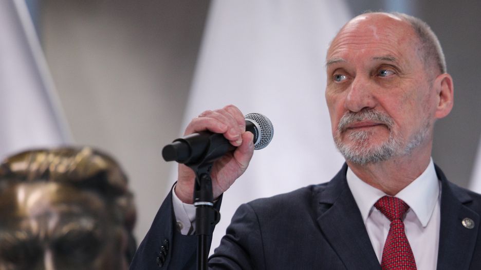 "Chamska hołota" była usprawiedliwioną reakcją Jarosława Kaczyńskiego uważa Antonii Macierewicz