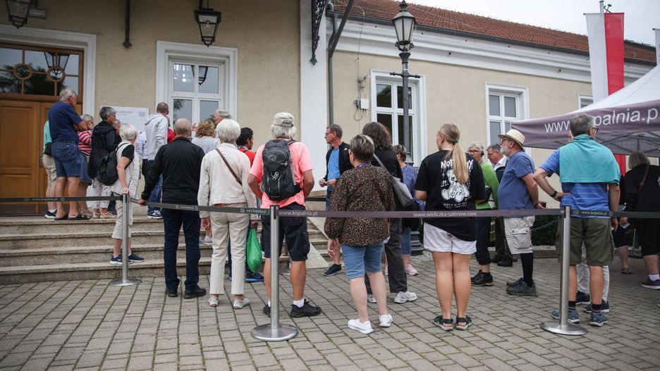 Kolejka do wejścia do Kopalni Soli "Wieliczka"
